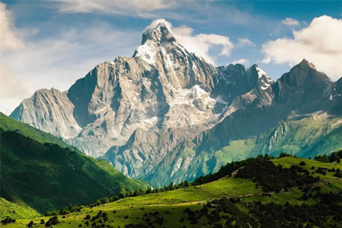 Explore Siguniang National Park — Trekking, Scenic Valleys & Tibetan Culture