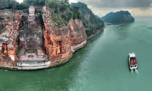 Full Day Chengdu Tour with Leshan Giant Buddha, Hot Pot & Sichuan Opera