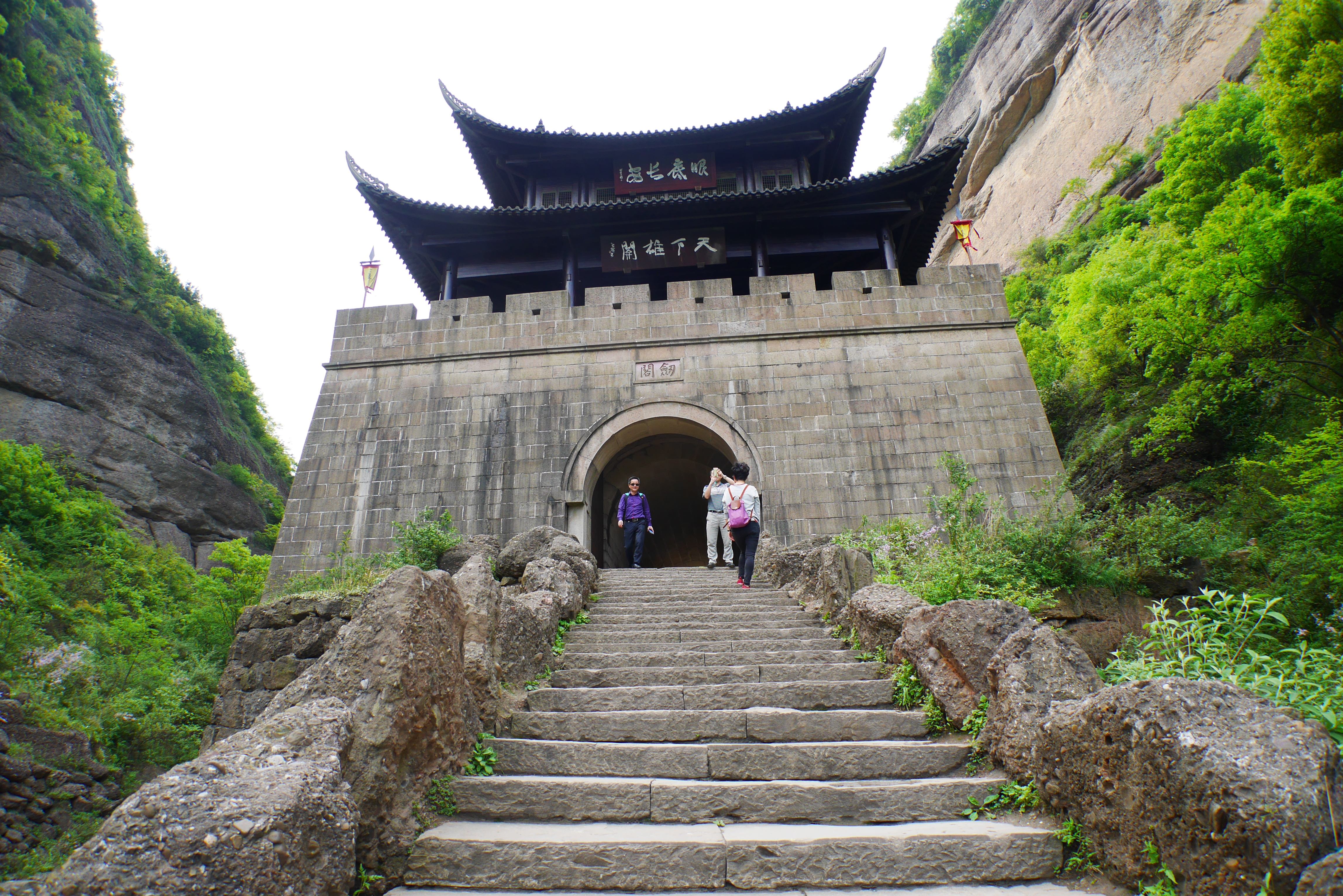 Jianmen_Pass_3.jpg Jianmen_Pass_3.jpg