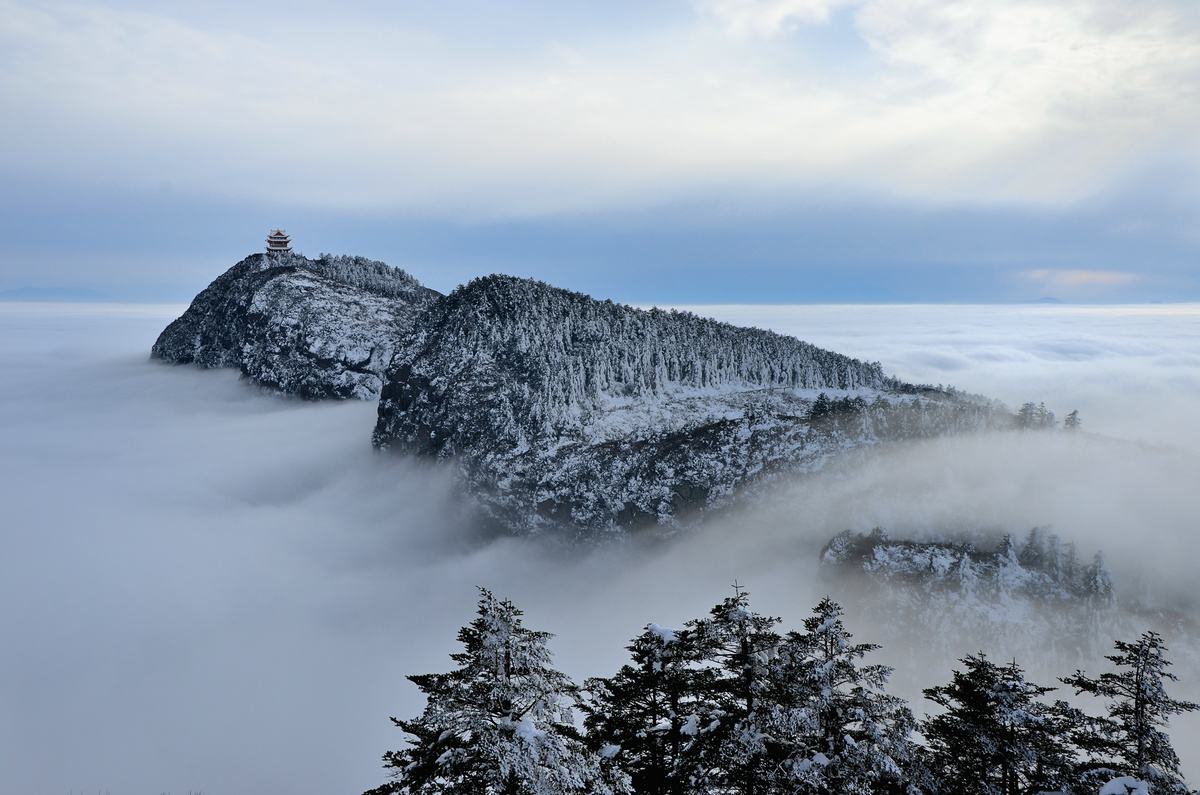 Emei_mountain_2.jpg Emei_mountain_2.jpg