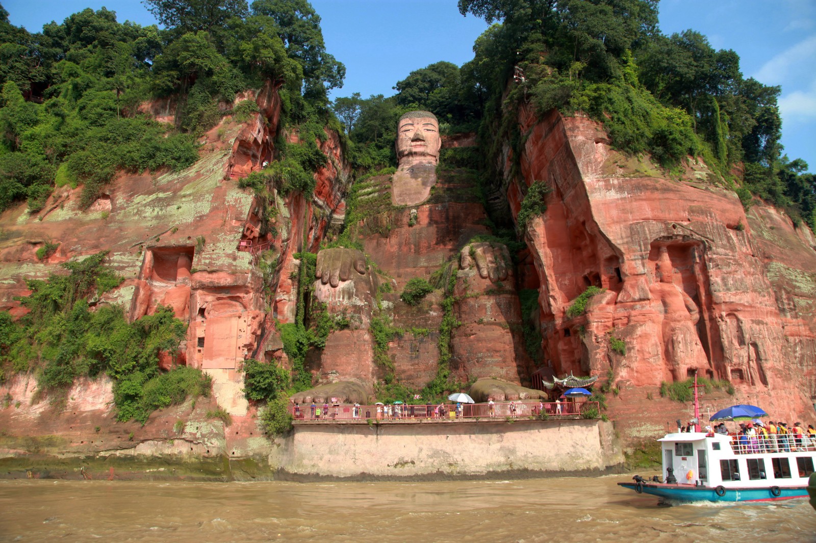 Leshan-Giant-Buddha-01