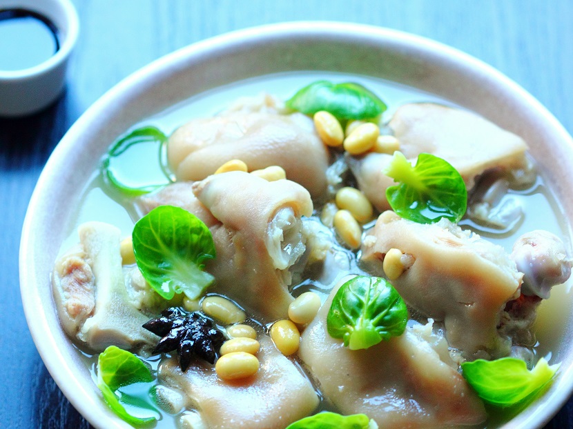 Pigs-feet-and-soybean-soup