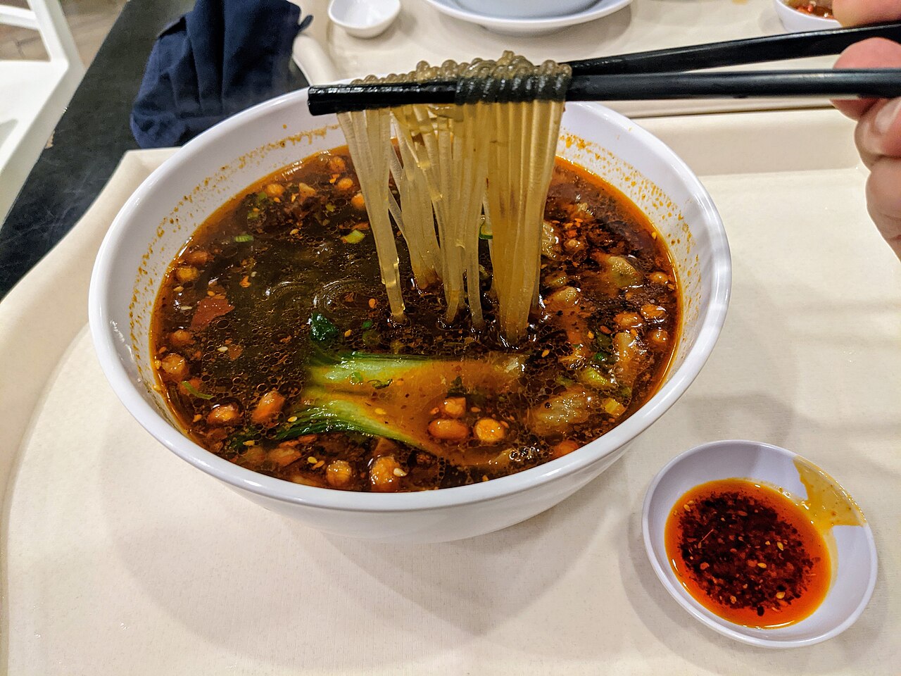 Hot_and_sour_noodles_with_pork_intestines